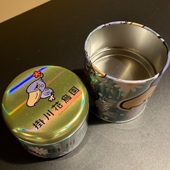 お菓子と紅茶の缶の画像