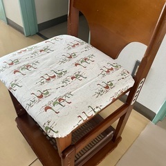 コクヨ学習机、椅子の画像
