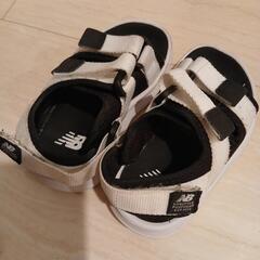 14センチサンダル　new balanceの画像