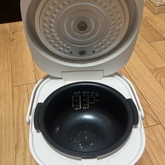 しゃもじ＆計量カップ付！炊飯器 の画像