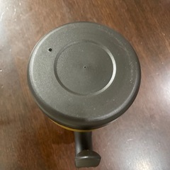 ブラックとゴールドの魔法瓶ポットの画像