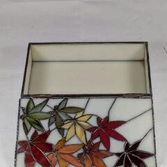 ステンドグラス　小物入れ　紅葉柄　白の画像