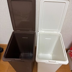 蓋付きゴミ箱の画像