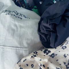ユニクロ、ジーユー👚👕男女子供沢山あります！1枚100円大放出‼️の画像