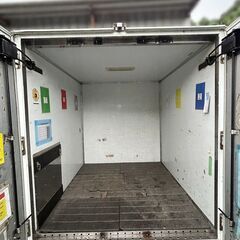 防災備蓄コンテナ、外寸長さ321cm、保冷車のコンテナ、左側横ドア故障？！ 仕切り有り！内寸高さ176cm ●防災.農漁業.米備蓄倉庫●福岡の画像