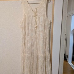イング　アイボリー ノースリーブ ロングワンピースの画像