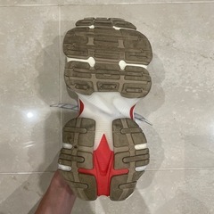 BALENCIAGA グレー/レッド スニーカーの画像