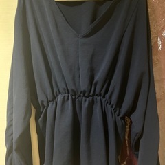 未使用品⭐︎ネイビーのペプラムトップスの画像