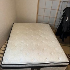 FranceBedのクイーンベッドの画像