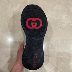 GUCCI グリッターシルバースニーカーの画像