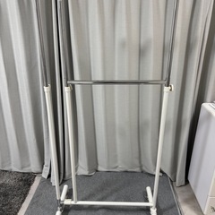 ハンガーラック（伸縮可能）の画像