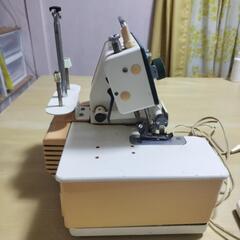 SINGERシンガーロックミシンMERRITTメリット SR-11　使い方が分からず動作確認出来ないのでジャンク品扱いでお願いいたします　少し難ありの画像