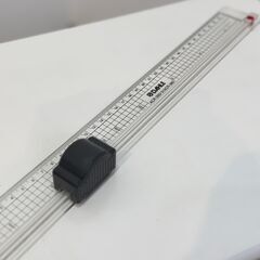 カッター付き定規＆カッター台｜ダーレー紙用カッタールーラーの画像