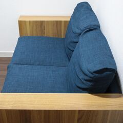 木枠が特徴のソファになります。の画像