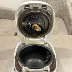 炊飯器 東芝 5.5合 真空圧力IH TOSHIBAの画像