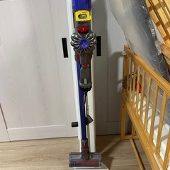 掃除機 dyson V7 fluffy スタンド 付きの画像