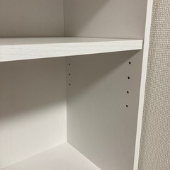 上品な薄い木目調本棚　ホワイトの画像