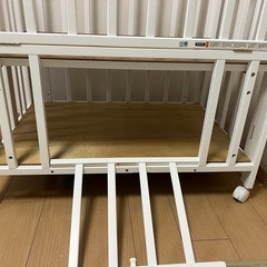 ベビーベッドの画像