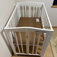 ベビーベッドの画像