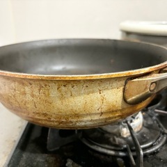 フライパン　汚れありの画像
