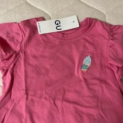 GU タグ付きTシャツとデニムキュロットの画像
