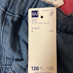 GU タグ付きTシャツとデニムキュロットの画像