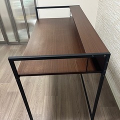 ワークデスク　テーブル　コンセント付き　ブラウンの画像