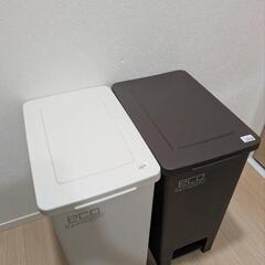 場所によってお届け無料🆓ペダル式ゴミ箱デスクボックス45Lの画像