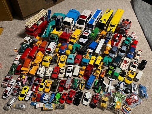 車のおもちゃ　ミニカー　プルバックカー
