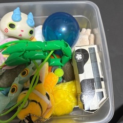 おもちゃ箱ぬいぐるみの画像