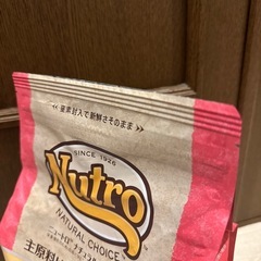 【新品未使用】Nutro ナチュラルチョイス 成猫用 室内猫用 アダルト チキン 2kg ドライフード 総合栄養食 1歳以上 キャットフード 猫 厳選自然素材 下部尿路の健康維持 香料・着色料 無添加 ニュートロの画像