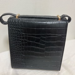 ショルダーバッグ 黒 ブラックの画像