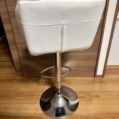 【新品美品】　カウンターチェアーの画像