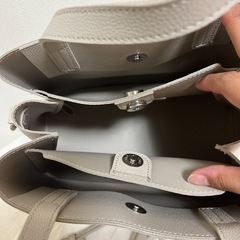 LAKOLE ラコレ ハンドバッグ ショルダー付 グレーの画像