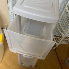 隙間三段収納の画像