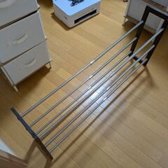 ニトリ2段重ね出来る伸縮シューズラック(モカ)の画像