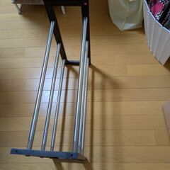 ニトリ2段重ね出来る伸縮シューズラック(モカ)の画像