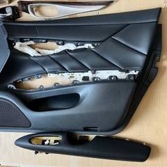 H25 フーガ HY51 右フロントドア内張の画像