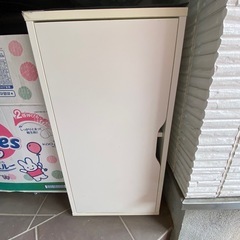 イケアのデスクワゴンの画像