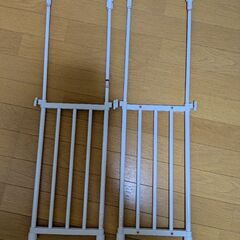 伸縮突っ張り棚の画像