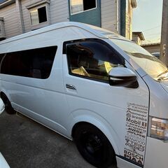 最終価格8/23売却　超美車・カスタム70万超】ハイエース グランドキャビン 4WD／H28年式／8万km未満／車検満タン／ベッドキット・シート改造・モニター付き！ の画像