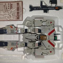 タカトクトイズ完全変形バルキリーVF1-Jの画像