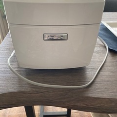 炊飯器(5,5号炊き)の画像