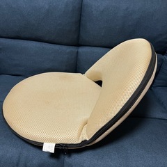折りたたみ座椅子の画像