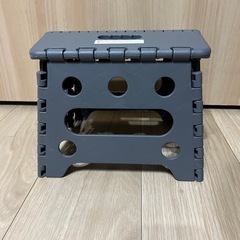 折り畳みの椅子の画像