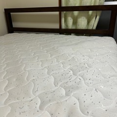 ダブルベッドの画像