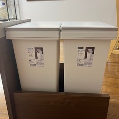 【美品】隠せる2分別ゴミ箱付き・収納・作業台　の画像