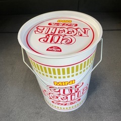 カップヌードルミニ 2個+ティッシュBOX付き　BIG缶の画像