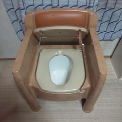 介護トイレとお風呂椅子の画像