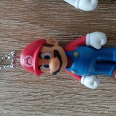 スーパーマリオのキーホルダーの画像